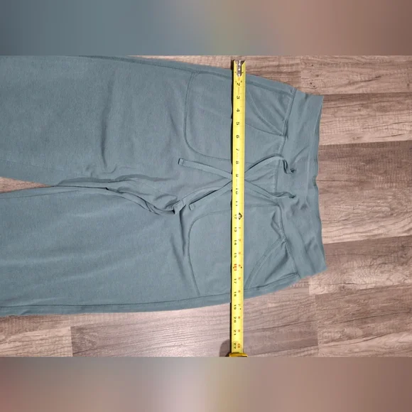 4 Pc Athletic Works Capri Jogger Pants Multiple Colors  Smoke Free Home - Picture 5 of 8